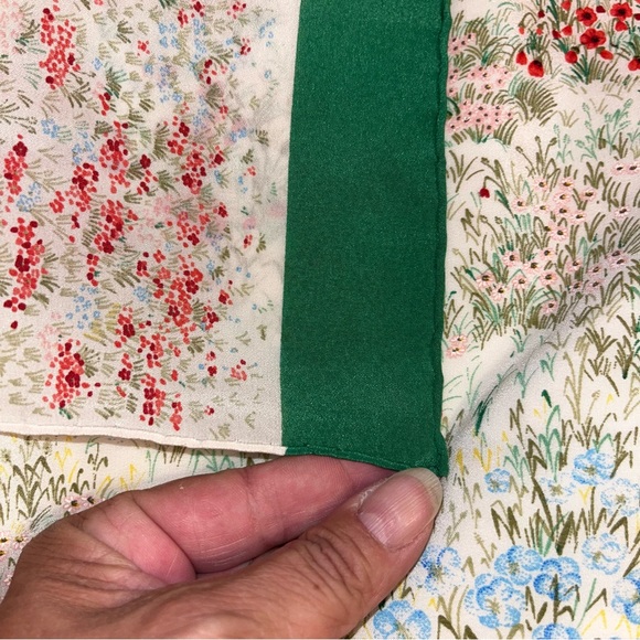 Gucci Silk Floral Print Large Scarf - Picture 5 of 12